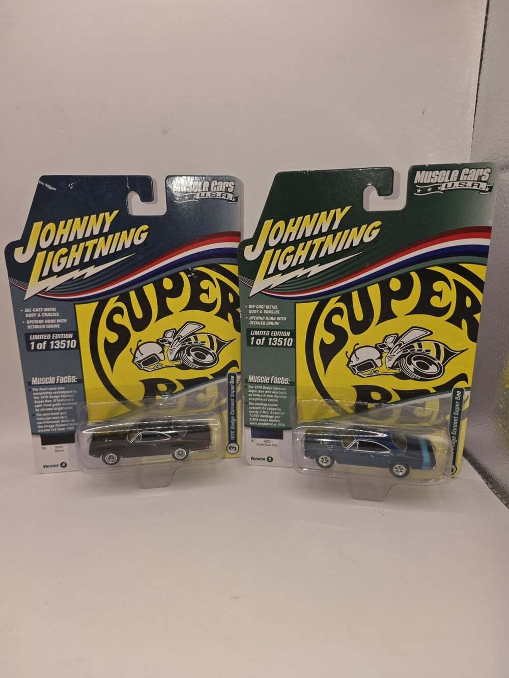 Johnny Lightning 2022 Muscle Cars U.S.A. Coronet Super Bee 1:64 Version A & B